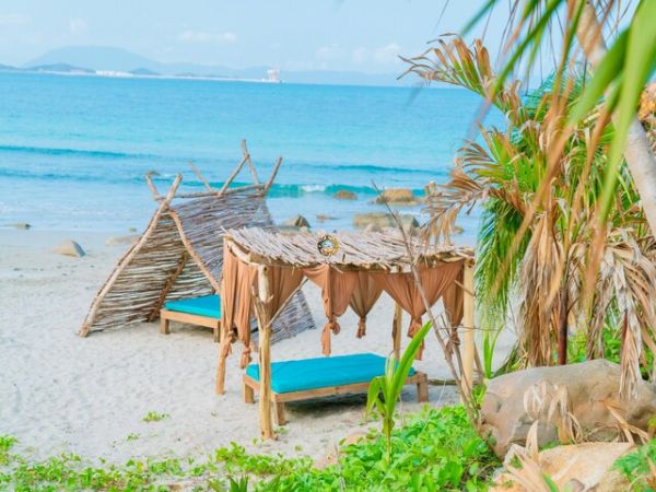 Ganh Nhay Beach Party Tour